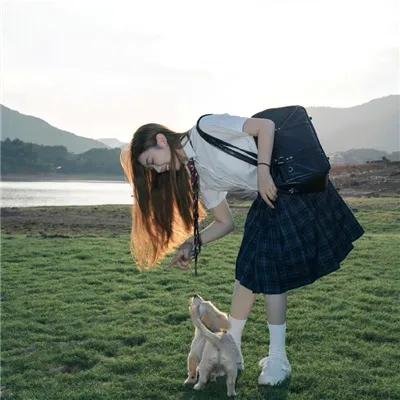 色肉毒蝎女